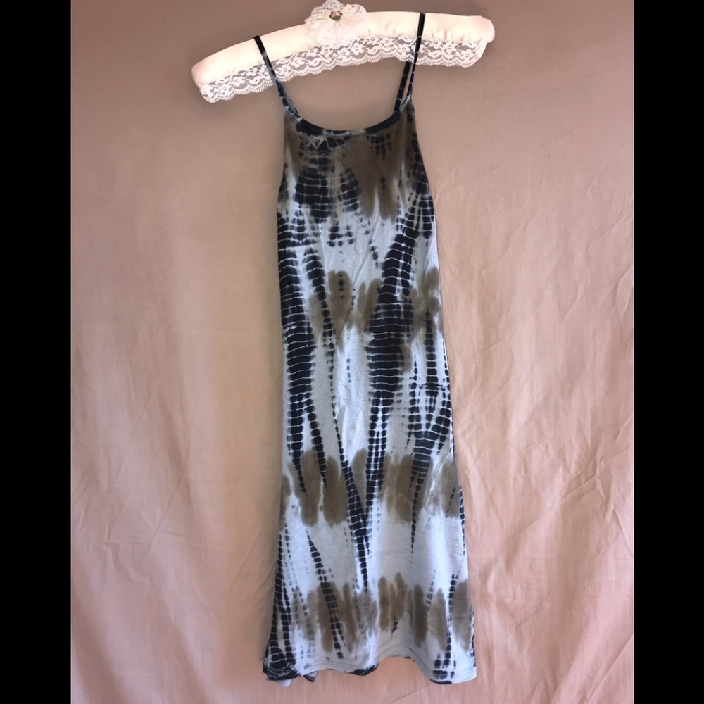 Beautifully Designed Form Fitting Dress - image 1